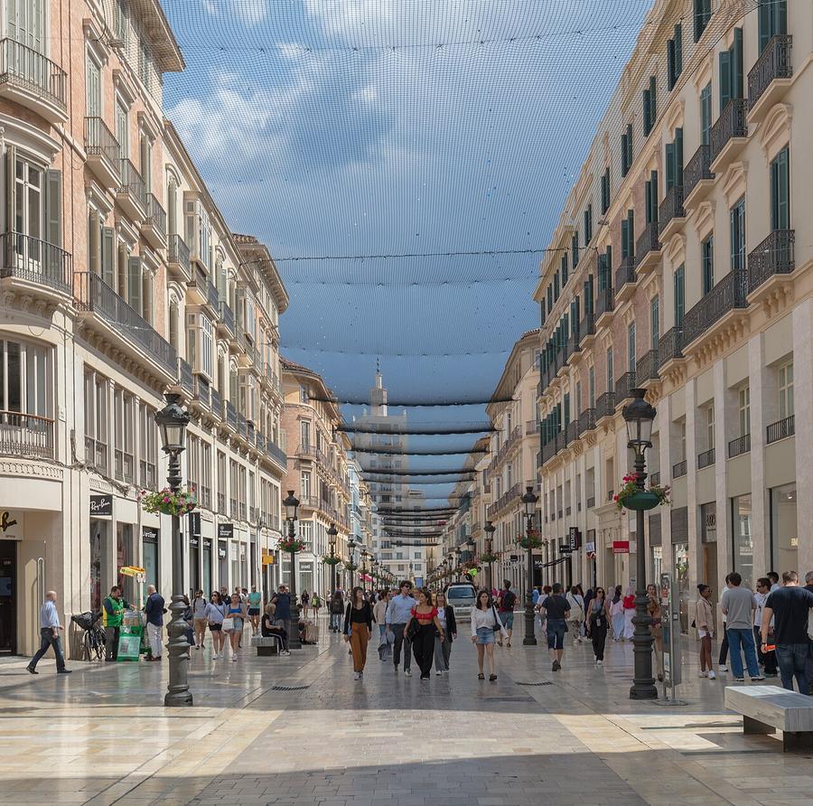 Calle Marqués de Larios de Málaga: avenida peatonal con fachadas de estilo Chicago School