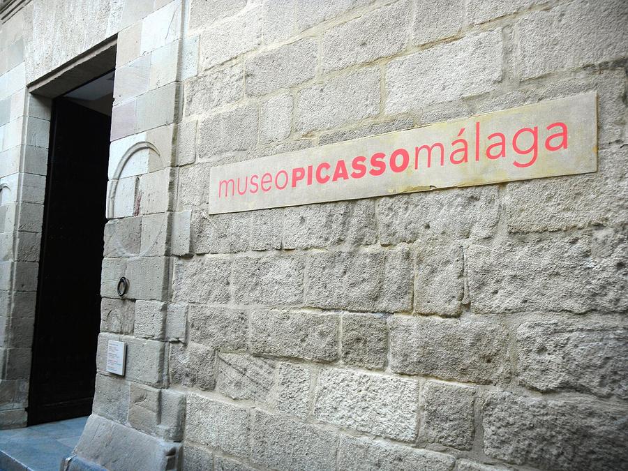 Entrada del Museo Picasso Málaga en el Palacio de Buenavista