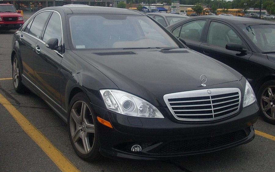 Traslado privado al aeropuerto Josep Tarradellas Barcelona-El Prat: Mercedes-Benz S-Class negro