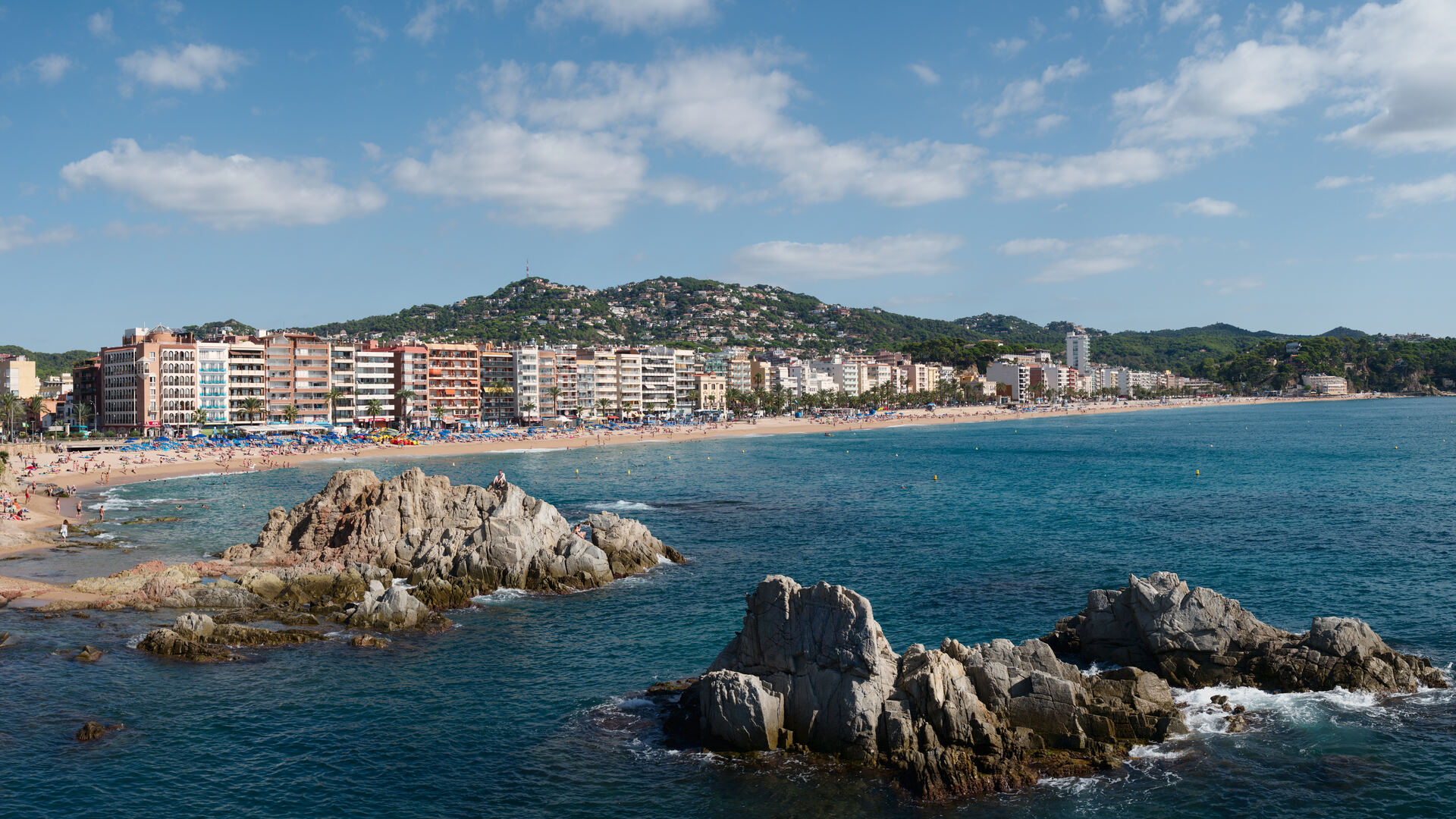 Panorámica de playa mediterránea (Lloret de Mar)