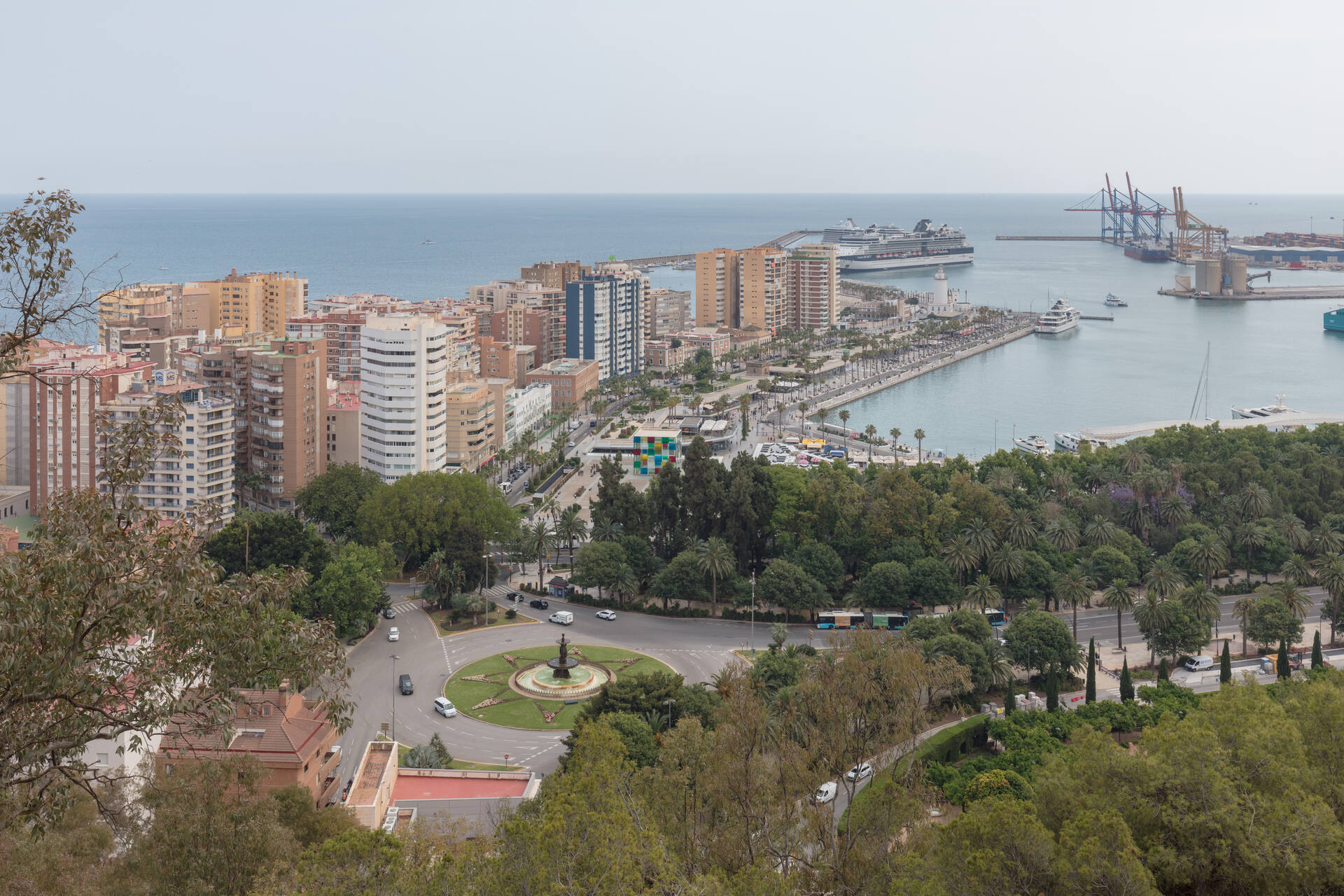 Puerto de Málaga y la ciudad