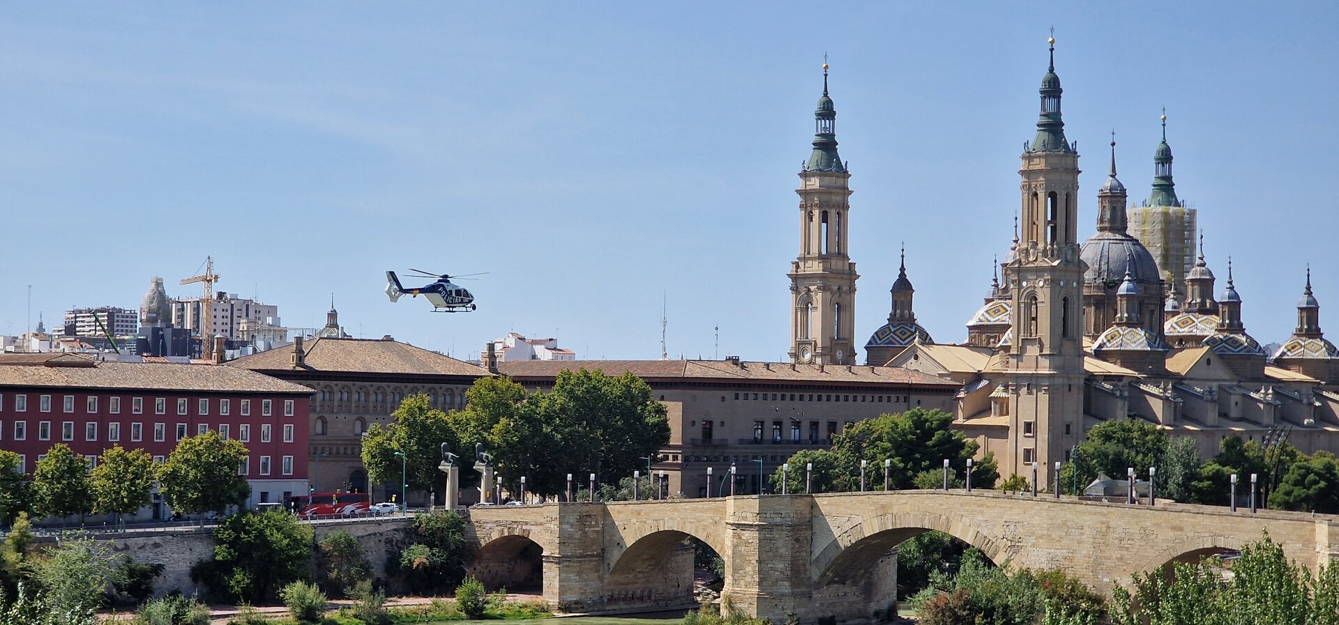 Zaragoza — Puente de Piedra y Basílica del Pilar (vista aérea)